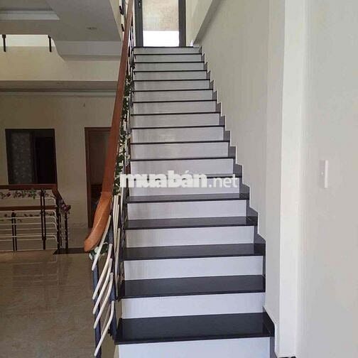 CHO THUÊ GẤP NHÀ ĐẸP 3 TẦNG 2PN NỘI THẤT CƠ BẢN
