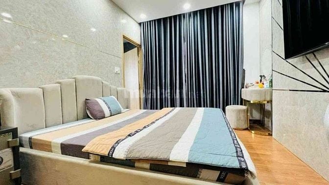 NHÀ XÂY 5 TẦNG - HXH - CẠNH ĐƯỜNG LÊ VĂN THỊNH