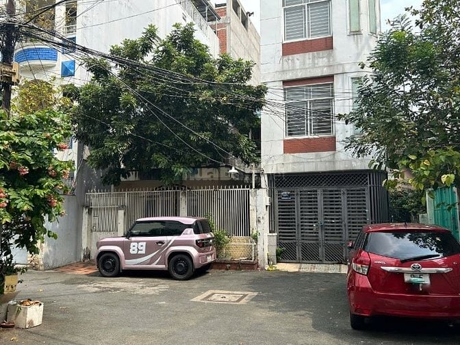 NHÀ XÂY 5 TẦNG - HXH - CẠNH ĐƯỜNG LÊ VĂN THỊNH