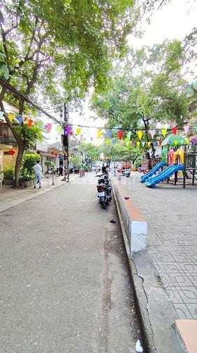 Chính chủ (miễn TG) cho thuê CH tầng 4, E8, 2 ngủ, 2 vs, đủ đồ tại TT 