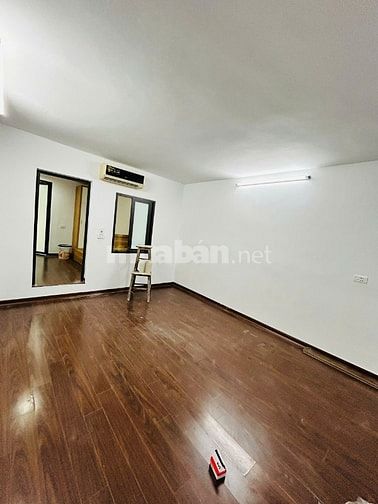 Chính chủ (miễn TG) cho thuê CH tầng 4, E8, 2 ngủ, 2 vs, đủ đồ tại TT 