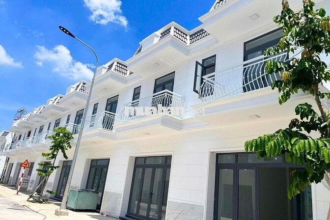 Bán căn góc diện tích 197m vuông , có gara ô tô, 2 tầng 3 phòng ngủ