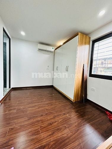 Chính chủ (miễn TG) cho thuê CH tầng 4, E8, 2 ngủ, 2 vs, đủ đồ tại TT 