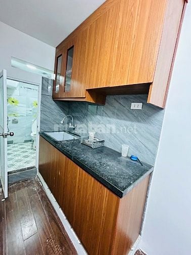 Chính chủ (miễn TG) cho thuê CH tầng 4, E8, 2 ngủ, 2 vs, đủ đồ tại TT 