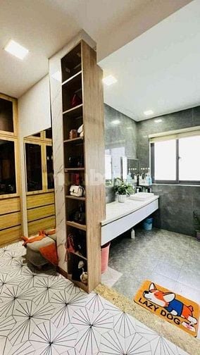 NHÀ XÂY 5 TẦNG - HXH - CẠNH ĐƯỜNG LÊ VĂN THỊNH