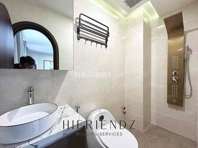 PENTHOUSE NGAY TẠI QUẬN 1 TÁCH BẾP BAN CÔNG
