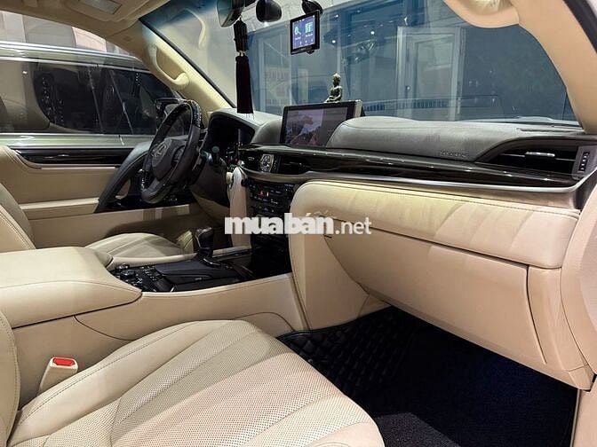 Lexus LX570 2018 Trắng Camay 59.000 km