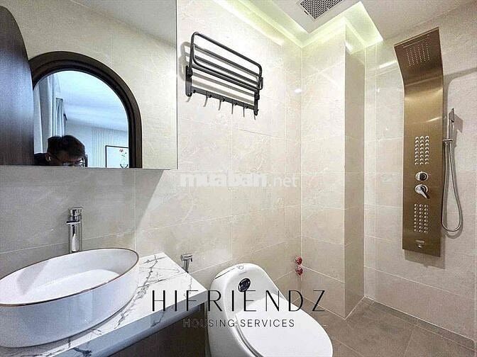 PENTHOUSE NGAY TẠI QUẬN 1 TÁCH BẾP BAN CÔNG