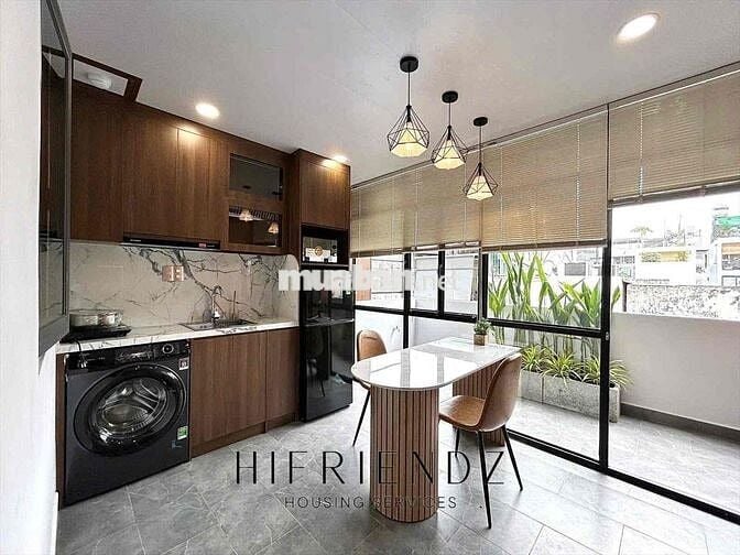 PENTHOUSE NGAY TẠI QUẬN 1 TÁCH BẾP BAN CÔNG