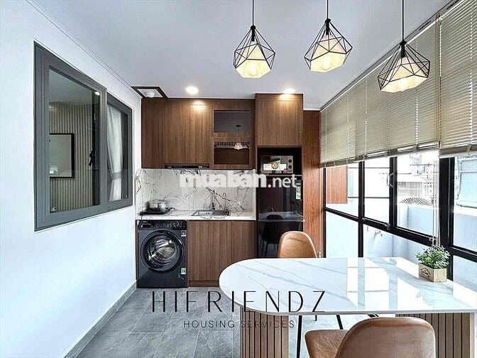 PENTHOUSE NGAY TẠI QUẬN 1 TÁCH BẾP BAN CÔNG