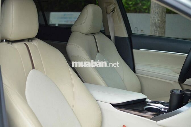 Toyota Camry 2.5Q Trắng 2020 chính chủ 1 đời chủ