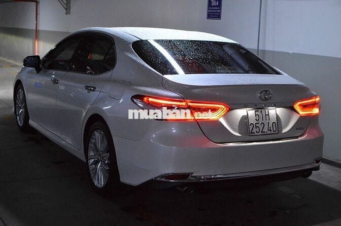 Toyota Camry 2.5Q Trắng 2020 chính chủ 1 đời chủ