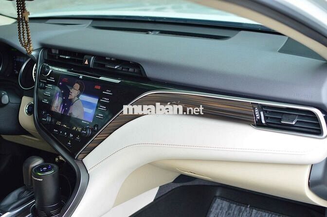 Toyota Camry 2.5Q Trắng 2020 chính chủ 1 đời chủ