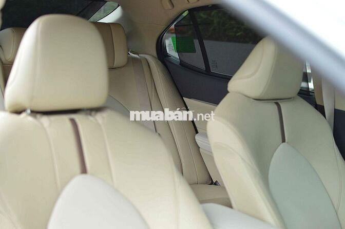 Toyota Camry 2.5Q Trắng 2020 chính chủ 1 đời chủ