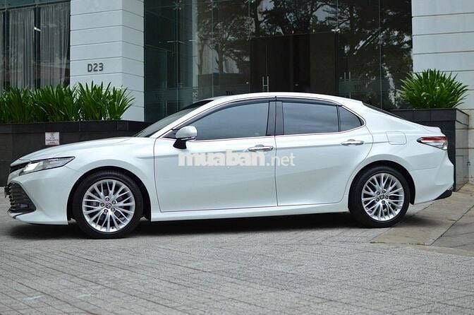 Toyota Camry 2.5Q Trắng 2020 chính chủ 1 đời chủ
