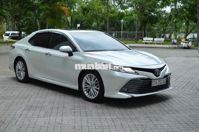 Toyota Camry 2.5Q Trắng 2020 chính chủ 1 đời chủ