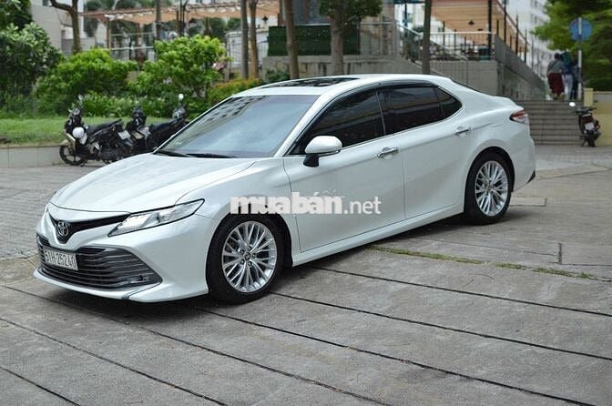 Toyota Camry 2.5Q Trắng 2020 chính chủ 1 đời chủ