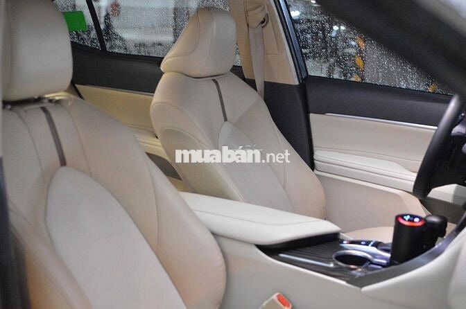 Toyota Camry 2.5Q Trắng 2020 chính chủ 1 đời chủ