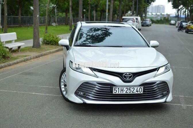 Toyota Camry 2.5Q Trắng 2020 chính chủ 1 đời chủ