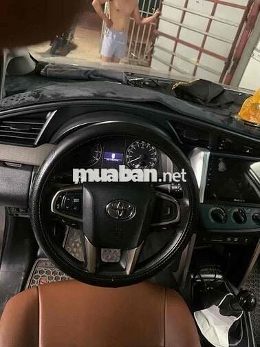 Toyota Innova 2019 Số sàn 7 chỗ Xám