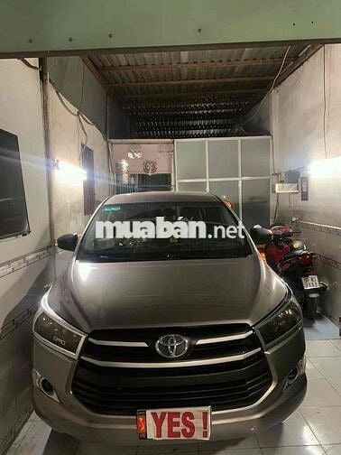 Toyota Innova 2019 Số sàn 7 chỗ Xám