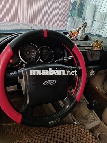 Ford Everest Số sàn màu Vàng chanh