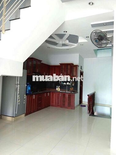 CHO THUÊ NHÀ 3 LẦU P6 GIÁ 14 TR
