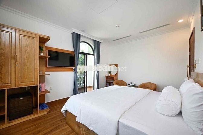 Ly Ly hotel cần tuyển lễ tân ca sáng