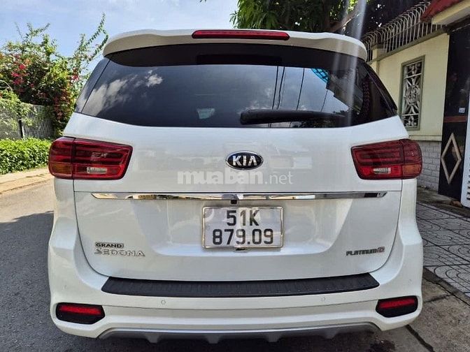 Cần bán Sedona 2019 Dầu,bản full option,màu trắng,gđ sử dụng mới 98%.