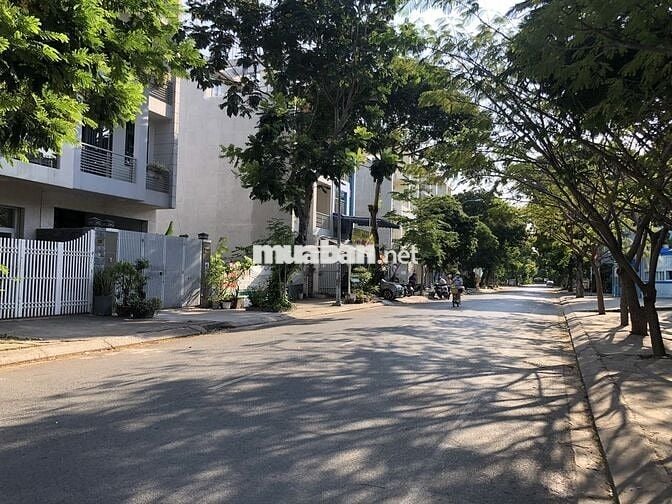 Bán lô đất mặt tiền đường 16m KDC SADECO Phước Kiển 4.5x17 sổ hồng
