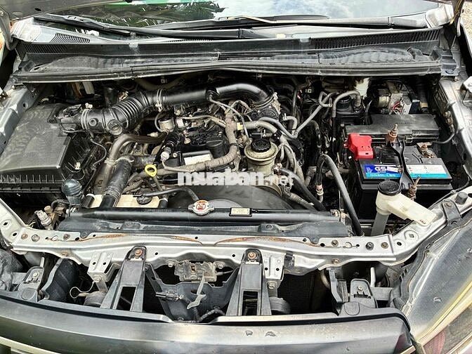 Toyota Innova 2.0E Số sàn Bạc 332.000 km