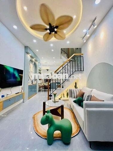 GIA ĐÌNH TÔI BÁN NHÀ TẠI  CẦU GIẤY  45m²,5PN, 2 mặt thoáng,NHỈNH 9 TỶ