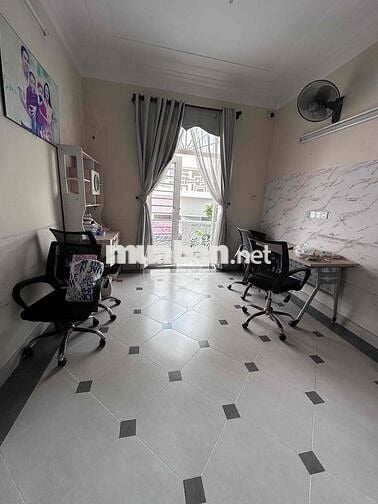 Cho thuê biệt thự đối diện công viên đg số 30 full nội thất giá. 50tr