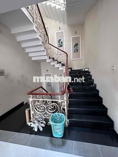 Cho thuê biệt thự đối diện công viên đg số 30 full nội thất giá. 50tr