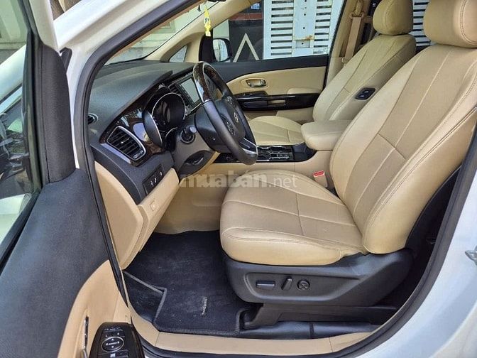 Cần bán Sedona 2019 Dầu,bản full option,màu trắng,gđ sử dụng mới 98%.