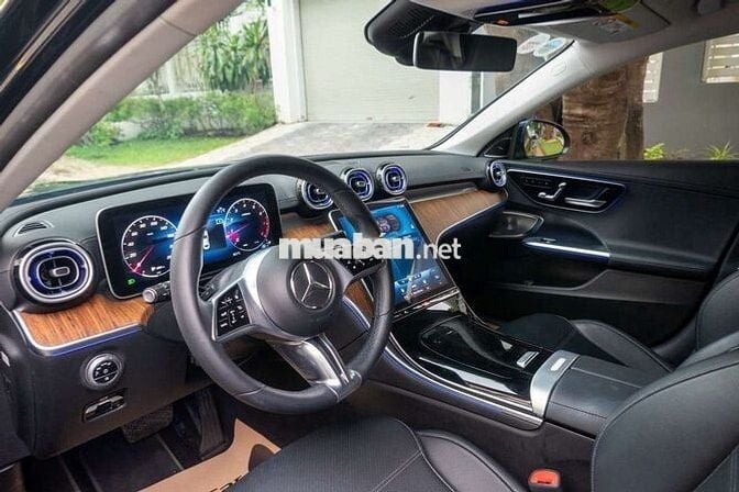 Mercedes C200 Plus V1 model 2023 Black Edition