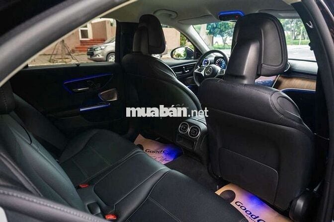 Mercedes C200 Plus V1 model 2023 Black Edition