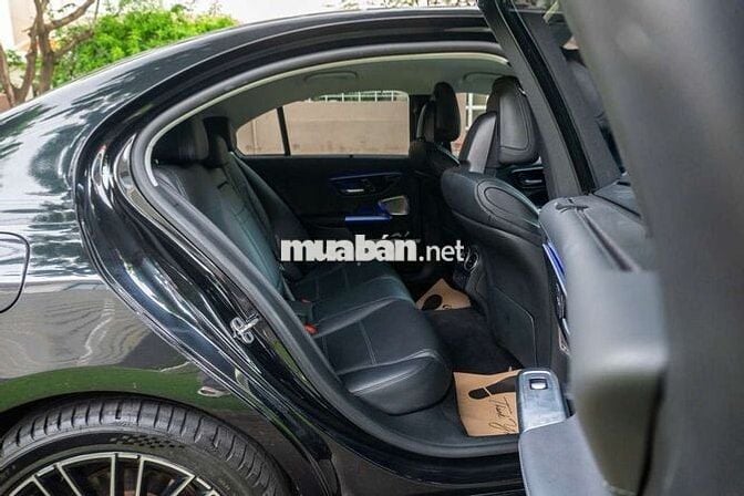 Mercedes C200 Plus V1 model 2023 Black Edition