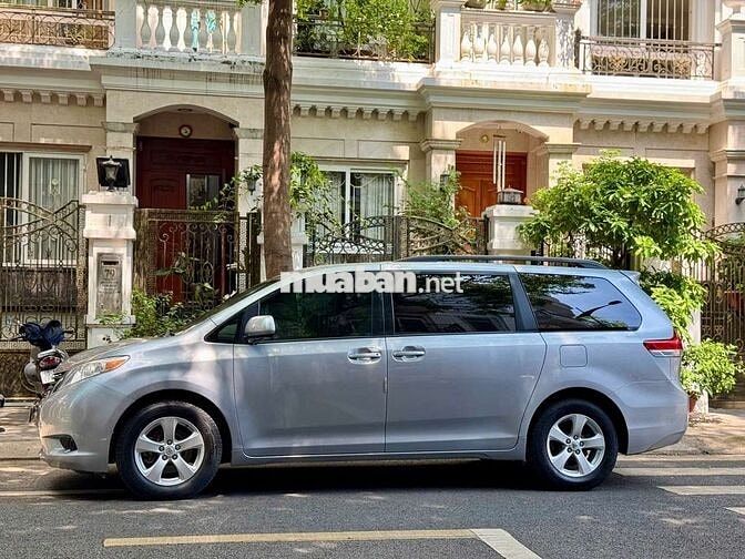 Toyota Sienna LE 2.7 2010 MPV Bạc 109.000 miles