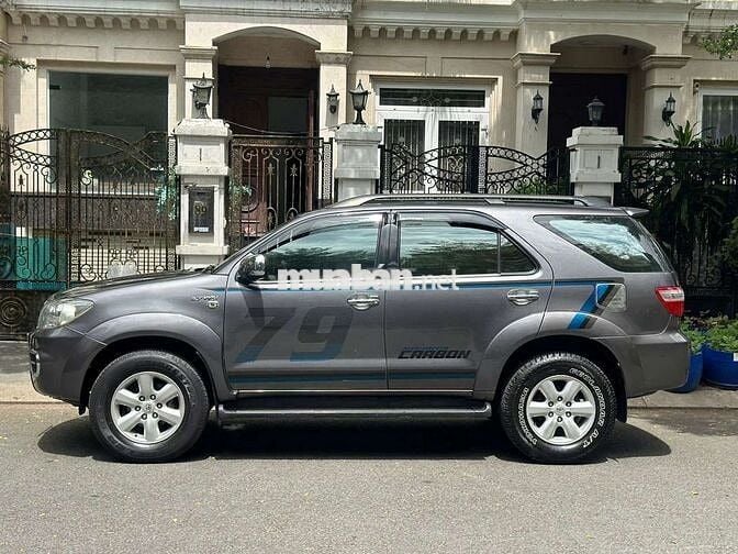 Toyota Fortuner 2.7V 4x4 2010 Xám 7 chỗ