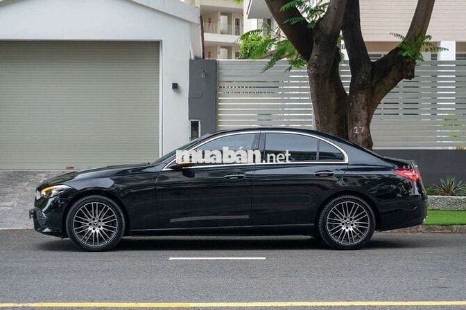 Mercedes C200 Plus V1 model 2023 Black Edition
