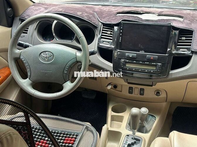 Toyota Fortuner 2.7V 4x4 2010 Xám 7 chỗ