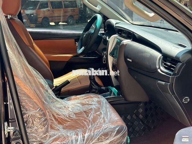 Toyota Fortuner 2.4G 4x2 MT 2017 Nâu 120.000 km