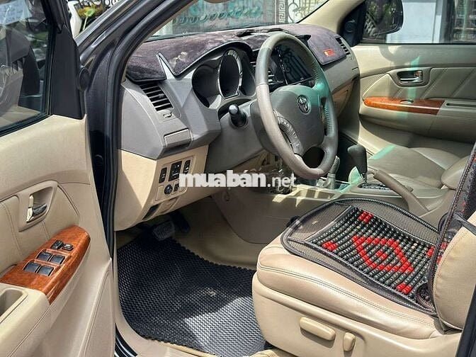 Toyota Fortuner 2.7V 4x4 2010 Xám 7 chỗ