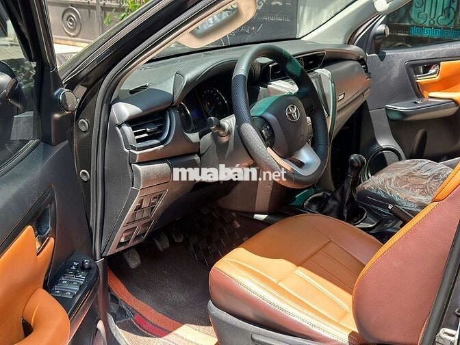 Toyota Fortuner 2.4G 4x2 MT 2017 Nâu 120.000 km