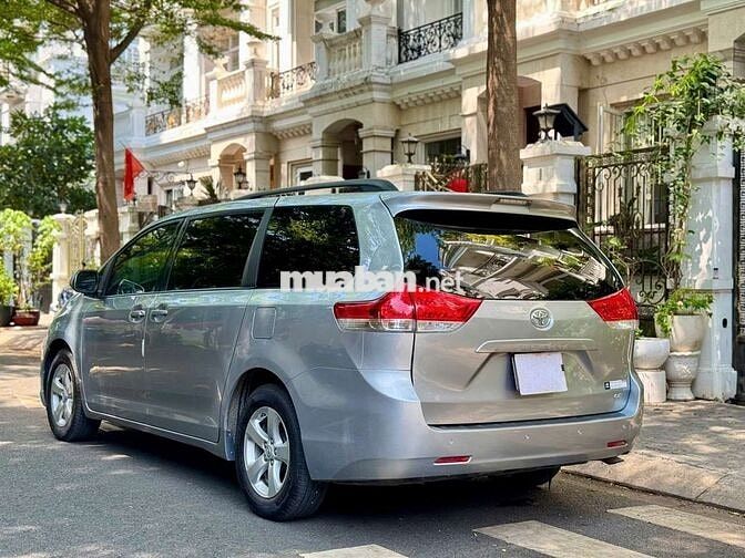 Toyota Sienna LE 2.7 2010 MPV Bạc 109.000 miles