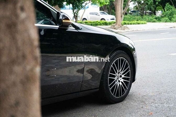 Mercedes C200 Plus V1 model 2023 Black Edition