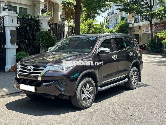 Toyota Fortuner 2.4G 4x2 MT 2017 Nâu 120.000 km