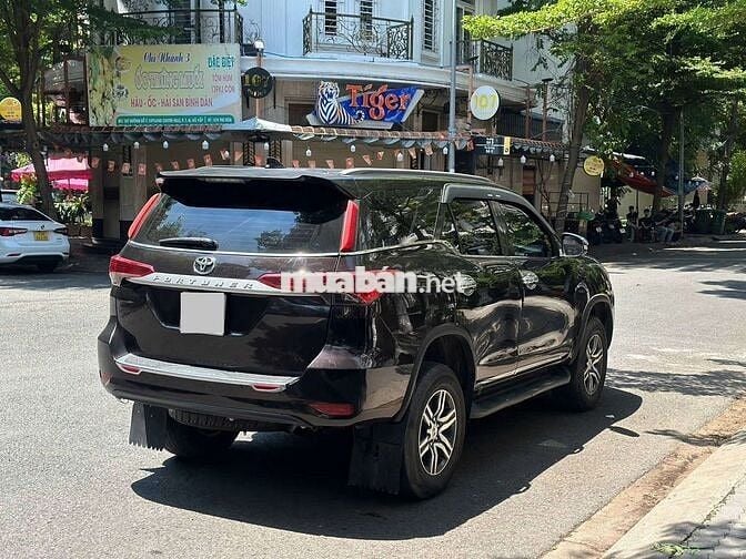 Toyota Fortuner 2.4G 4x2 MT 2017 Nâu 120.000 km