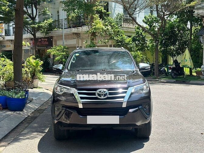 Toyota Fortuner 2.4G 4x2 MT 2017 Nâu 120.000 km